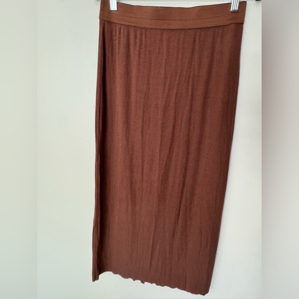 Sweet Romeo Brown Ribbed Midi Skirt - Picture 3 of 8